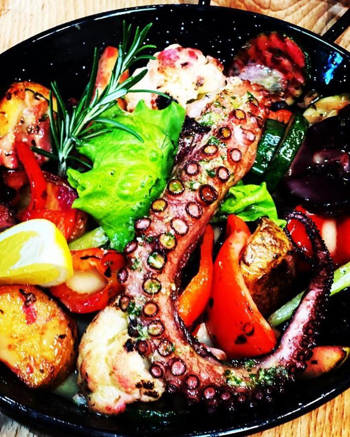 Restauracja I Noclegi Izba Rybacka W Krainie Wygaslych Wulkanow Podgorki Buitenkant foto