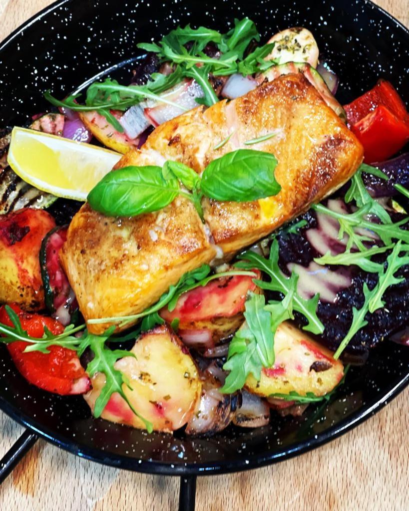 Restauracja I Noclegi Izba Rybacka W Krainie Wygaslych Wulkanow Podgorki Buitenkant foto